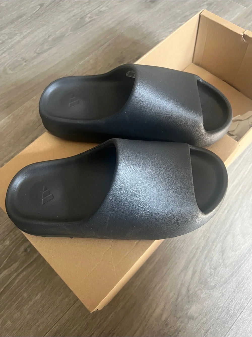 Yeezy Slide Onyx Black Men’s Sandals Size 9
